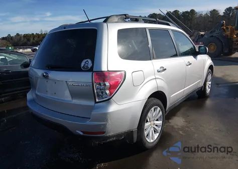 2011 Subaru Forester 2.5X Premium из США, поврежденный, VIN JF2SHBDCXBH702849